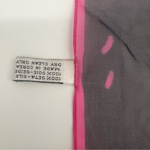 Vintage DKNY Donna Karan Silk Scarf 34” Empire State NYC Pink Red Square - Picture 4 of 8